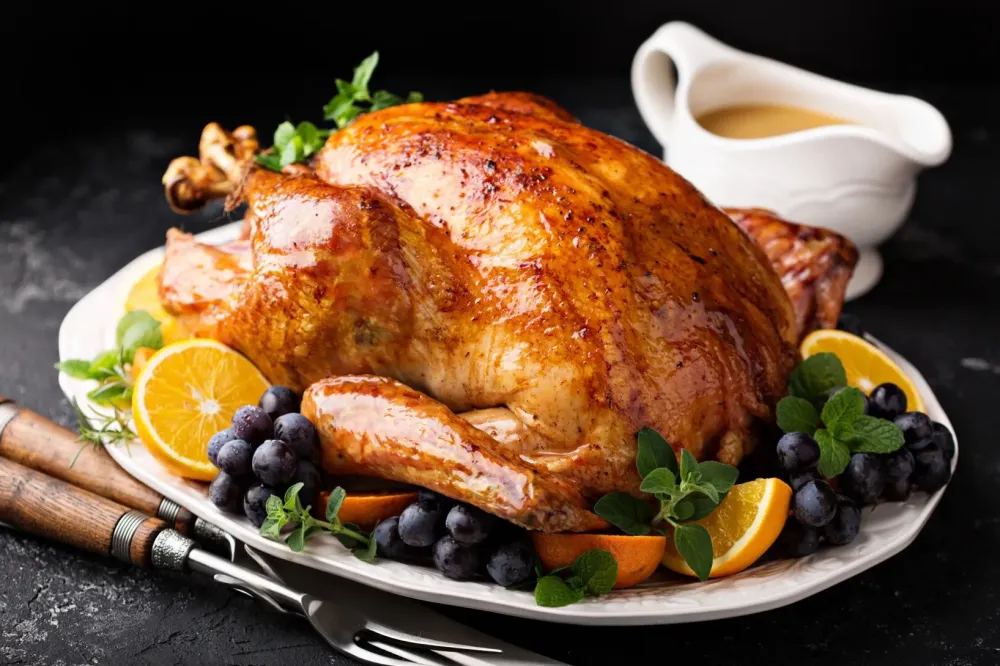 Volaille rôtie, jus réduit et légumes